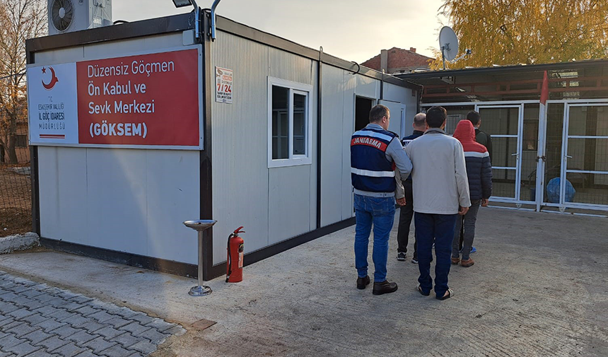 Düzensiz Göçmenler Geri Gönderme Merkezleri'ne Gönderilip Deport Edilmeleri Sağlandı