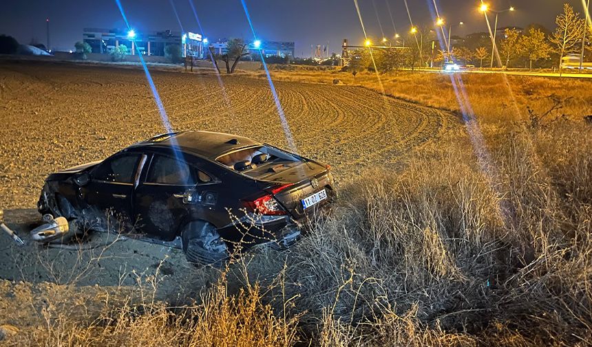 Eskişehir Bursa Kara Yolunda Gece Saatlerinde Meydana Gelen Kazada Araç Tarlaya Uçtu