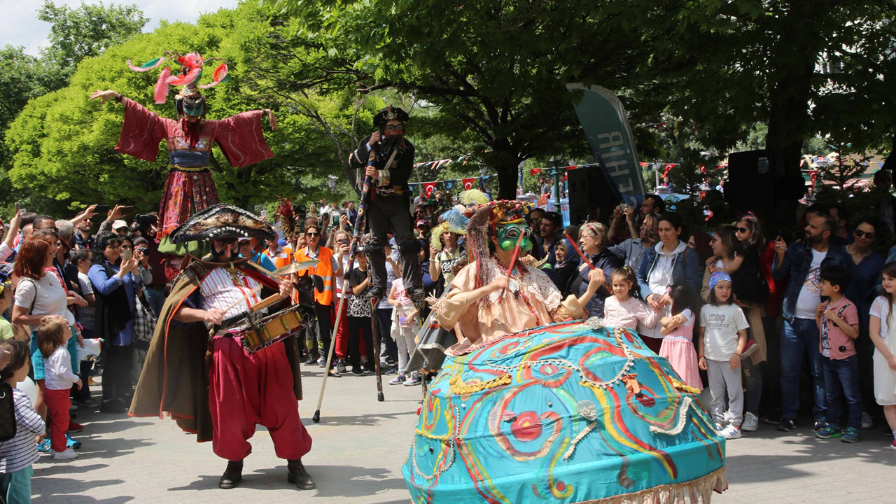 16. Uluslararası Eskişehir Çocuk Ve Gençlik Tiyatroları Festivali Ile 2. Uluslararası Eski Şehrin Kuklaları Festivali Bir Arada Yapılacak Ve Ikili Festival 24 Mayıs'ta Başlayacak