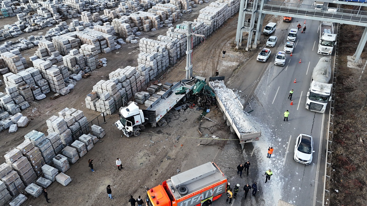 Eskişehir'de Feci Kaza! İki Tır Çarpıştı