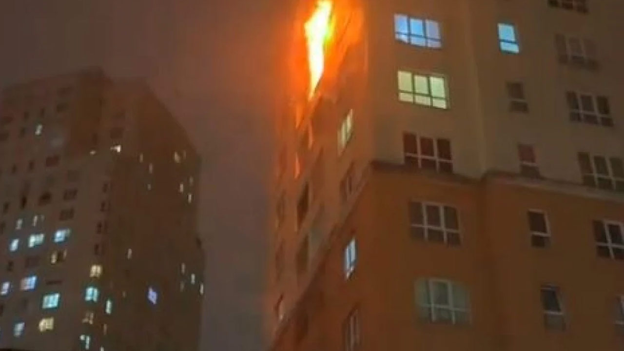 26 Katlı Binada Korkutan Yangın 2