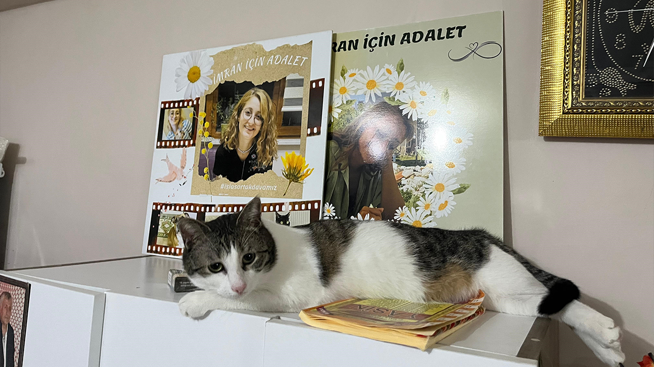 Depremde Kızını Kaybeden Baba Eskişehir’de Kızının Emanetlerine Sahip Çıkıyor