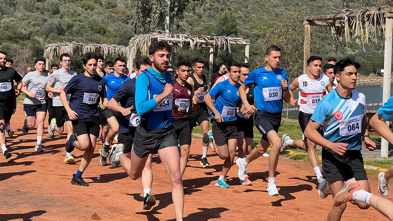 Eskişehir Anadolu Üniversitesi Kros Takımı Türkiye Şampiyonu Oldu