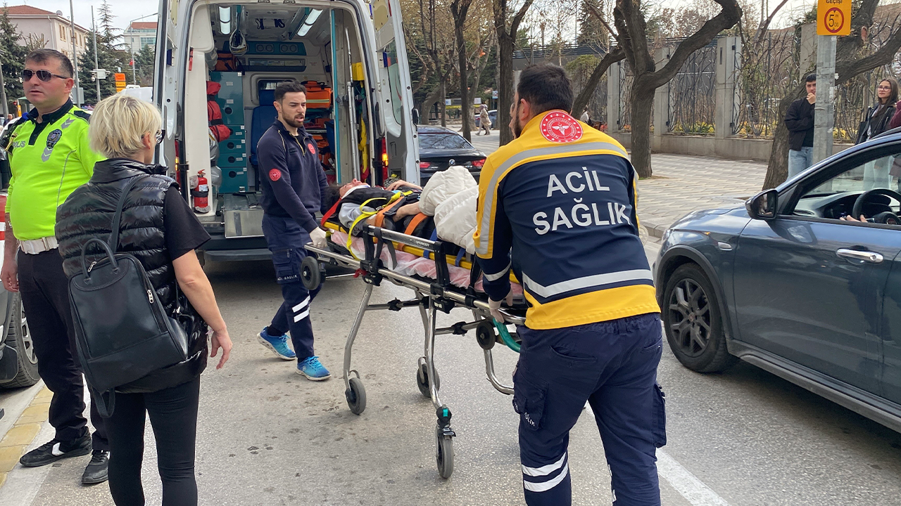 Eskişehir’de Korkutan Kaza! Motosiklet Sürücüsü Yayaya Çarptı