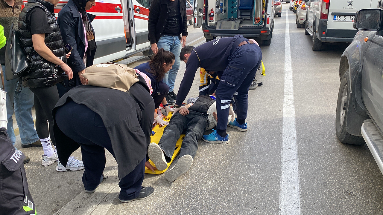 Eskişehir’de Motosiklet Sürücüsü Yayaya Çarptı
