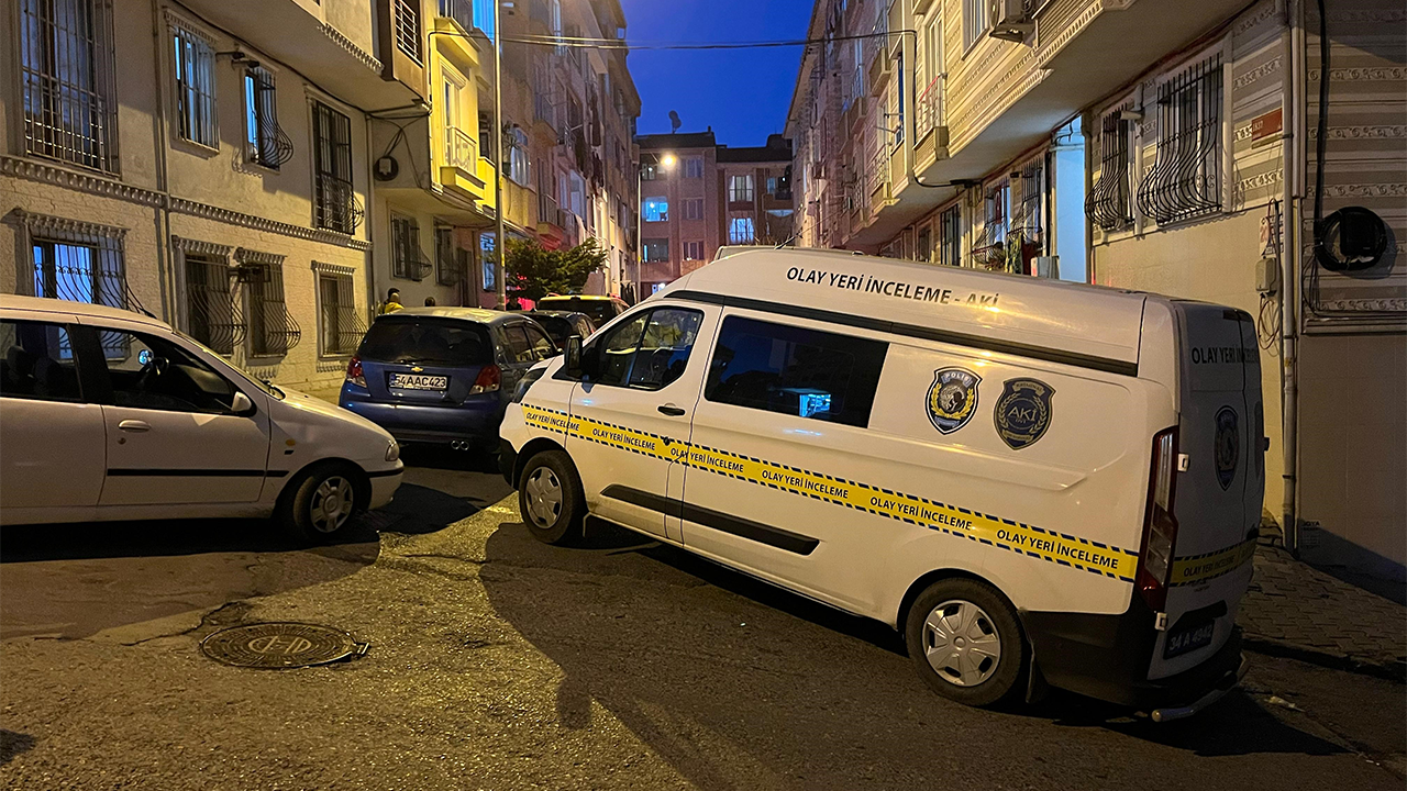 İstanbul'da Eski Eşini Bıçaklayıp Kendi Hayatına Son Verdi
