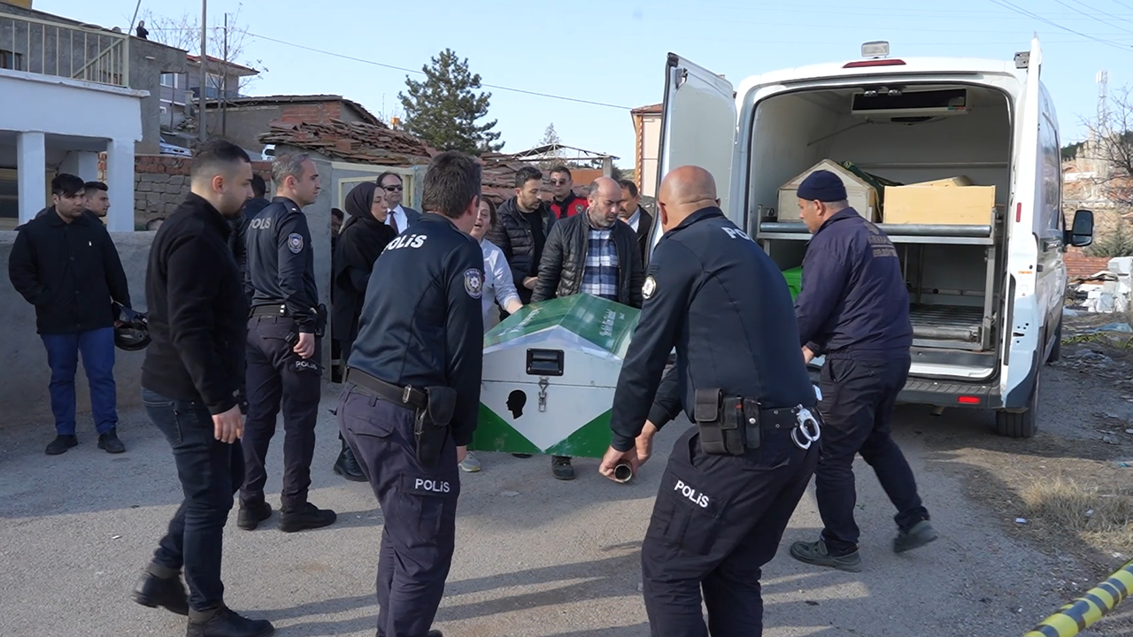 Kırıkkale Eve Gelen Anne Ile Oğul Gördükleri Karşısında Sinir Krizi Geçirdi