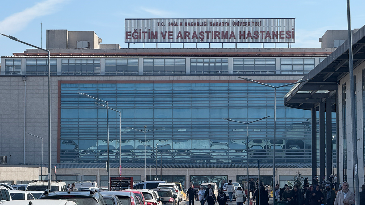 Sakarya'da Okul Zilinden Rahatsız Oldu Müdürün Boğazını Kesti