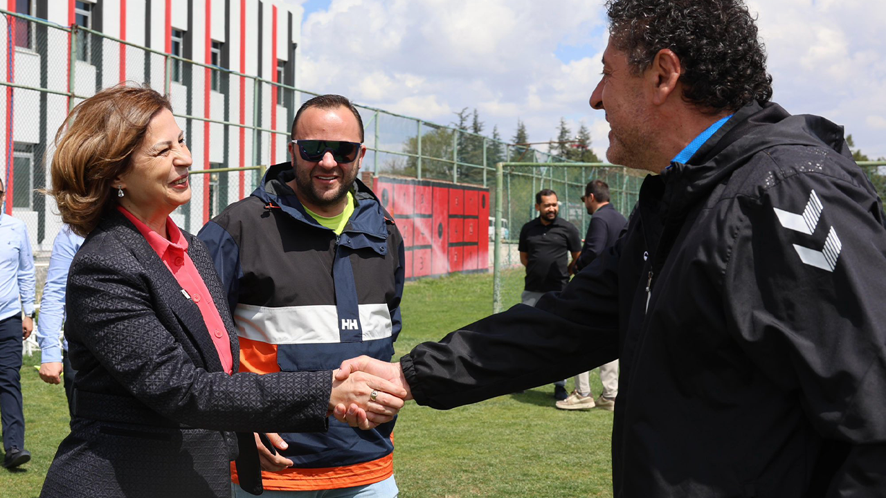 Ayşe Ünlüce’den Eskişehirspor’a Destek Ziyareti