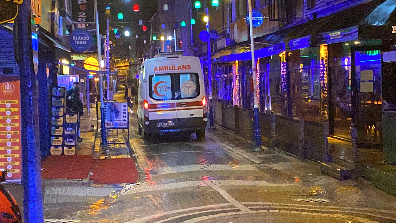 Barlar Sokağı'nda Bıçaklı Kavga 1 Yaralı