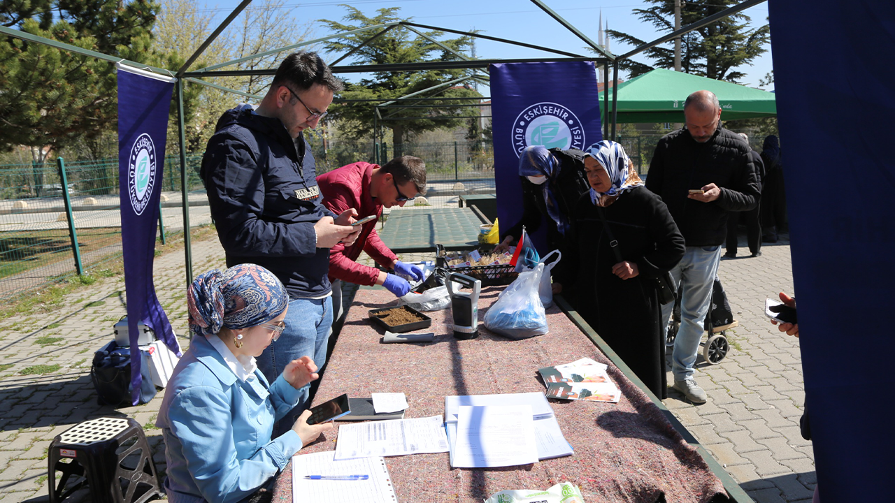 Eskişehir Büyükşehir’den Üretici Kadınlara Ücretsiz Toprak Analizi Desteği