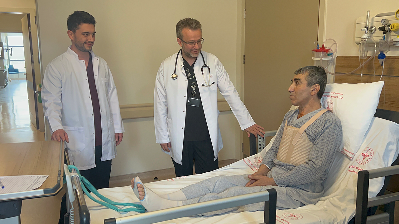 Eskişehir'de Ölümle Burun Buruna Gelen Hasta Hızlı Müdahaleyle Hayata Döndü-1