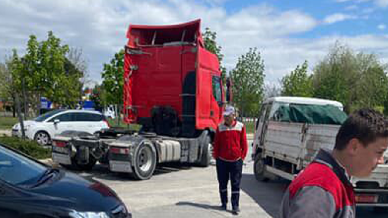 Eskişehir’de Tır Ile Kamyonet Çarpıştı