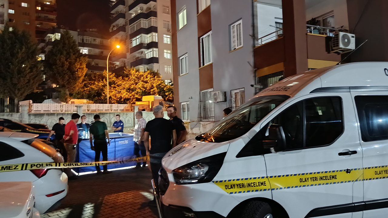 Adana'da Sevgilisini Katledip 12. Kattan Aşağı Atladı