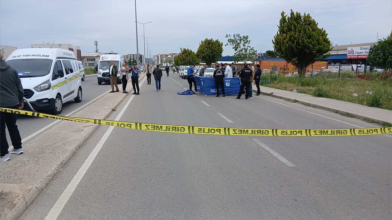 Çanakkalede Sokak Ortasinda Boşanma Aşamasindaki̇ Eşi̇ni̇ Katletti̇