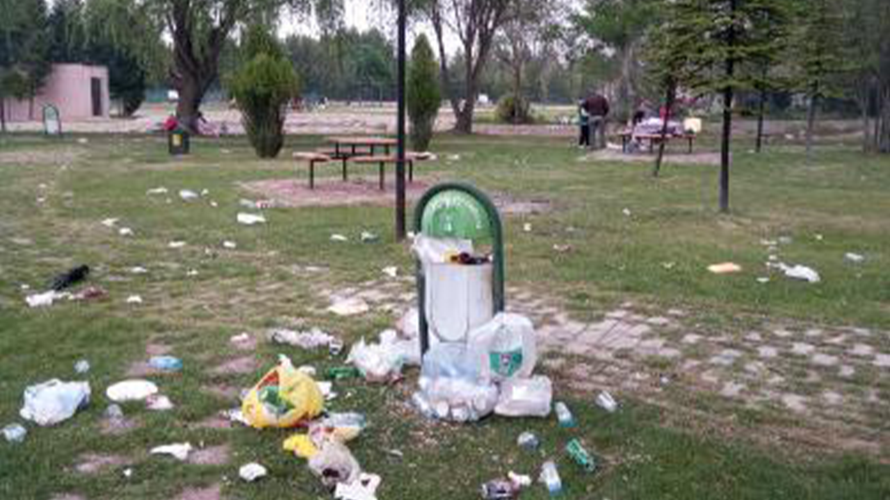 Doğal Yaşam Merkezi Çöp İçinde Vatandaşlar Hafta Sonu Pikniğinde Mağdur
