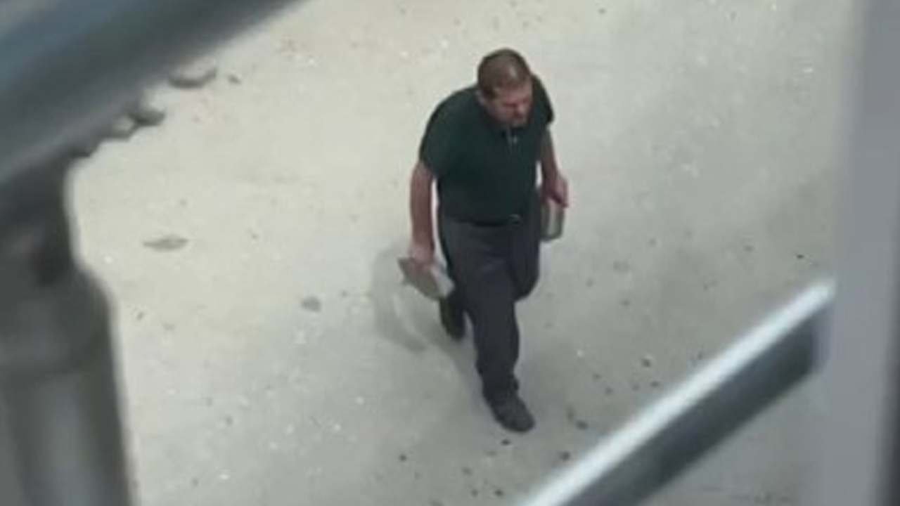 Eskişehir'de Kaldırım Taşlarını Söktü