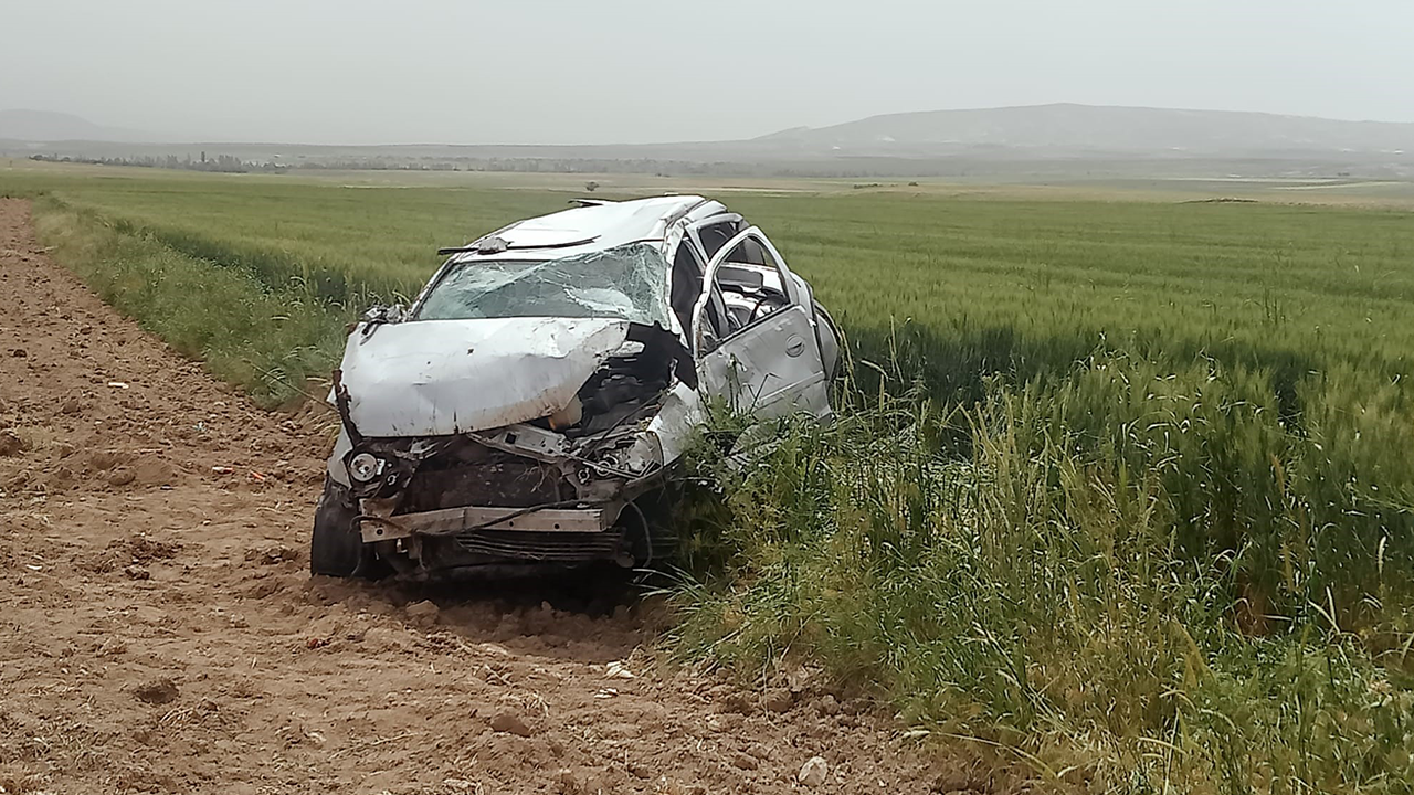 Eskişehir’de Öğretmen İşe Giderken Kaza Yaptı: Araç Tarlaya Uçtu