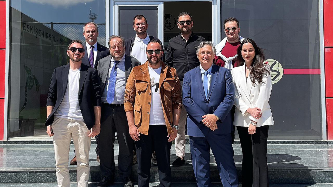Real Madrid Vakfı'ndan Eskişehirspor’a Ziyaret Formalar Takas Edildi