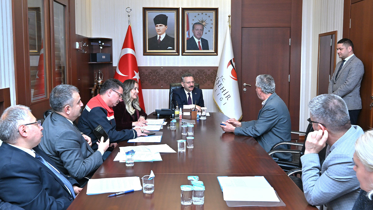 Vali Aksoy Halk Günü’nde Vatandaşların Sorunlarını Dinledi
