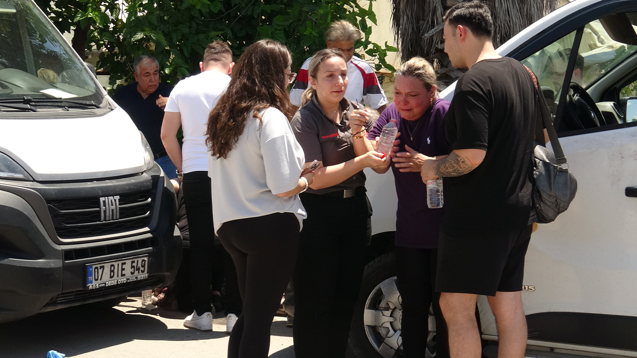 Antalya'da Görenler Araçla Uğraşıyor Sandı! Acı Gerçek Ortaya Çıktı