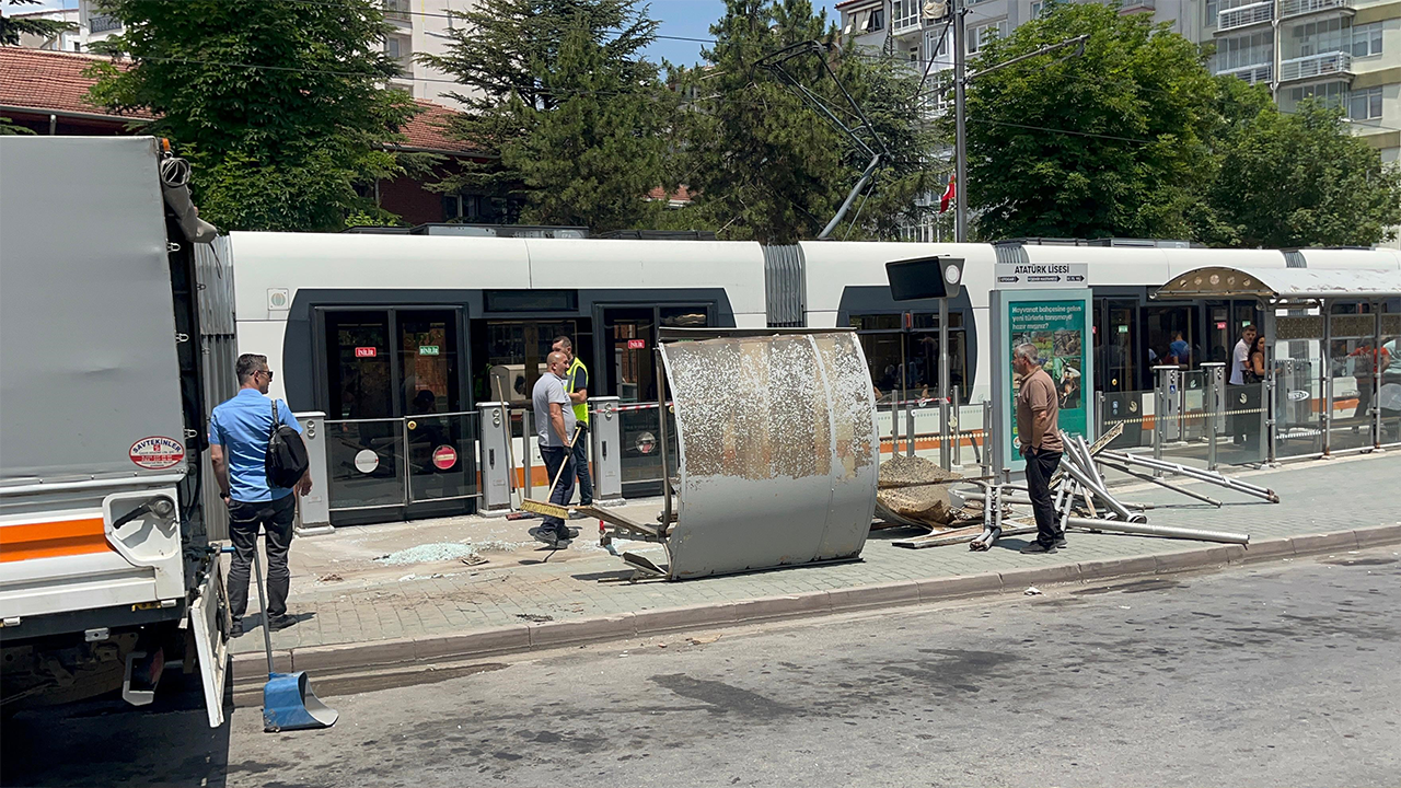 Atatürk Lisesi Tramvay Durağı Kaza