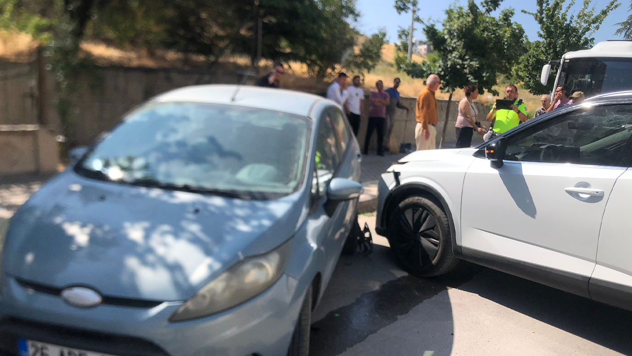 Eskişehir Kaza Yapan Araçlar-1