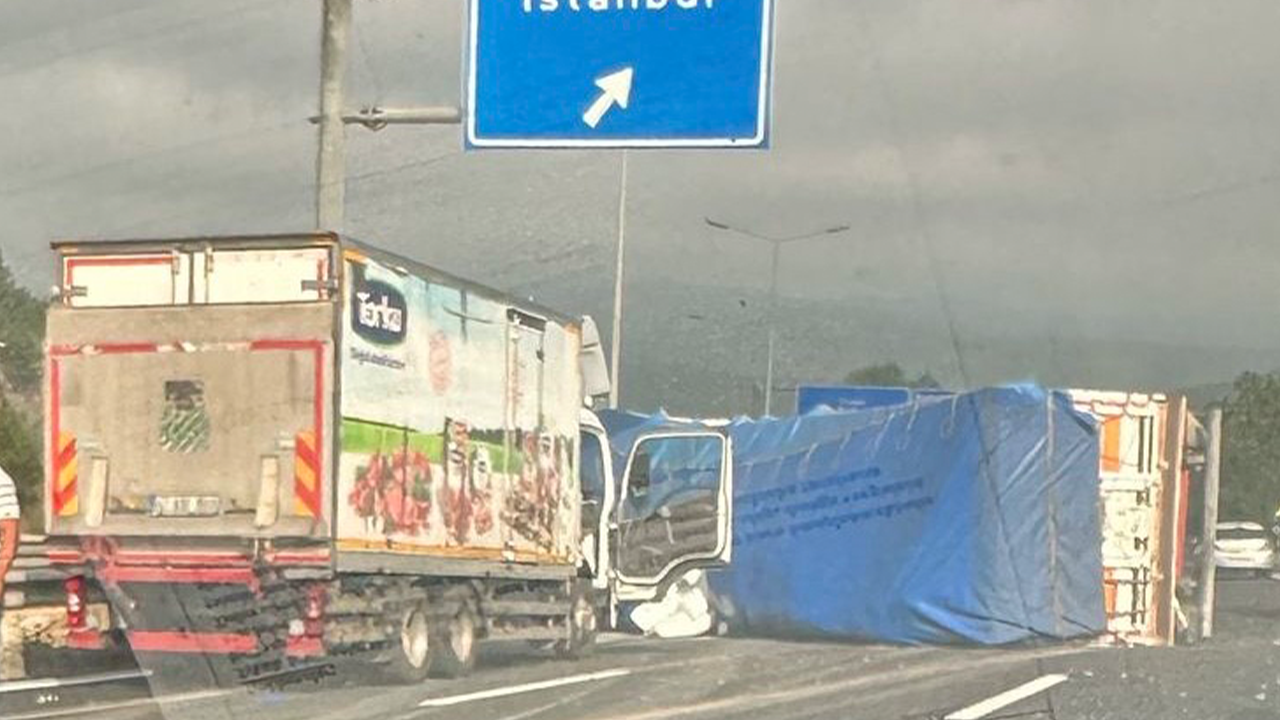 Eskişehir Yolunda Devrilen Tır