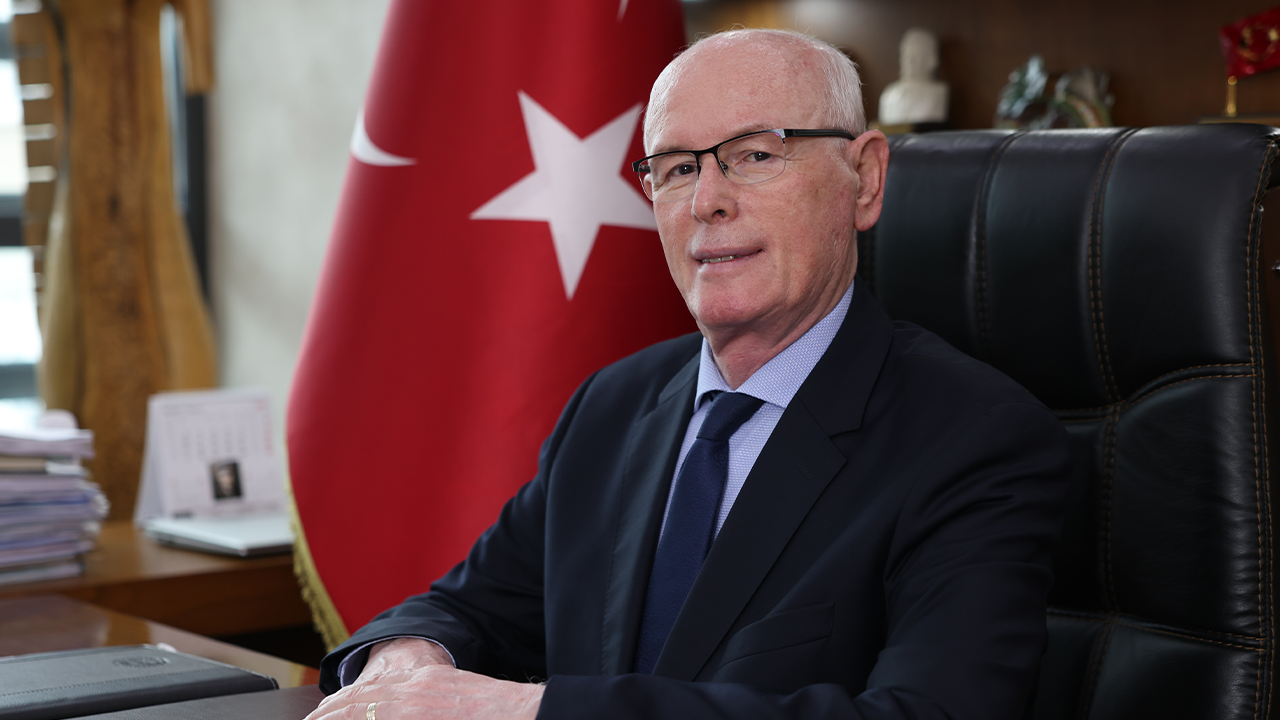 Kazım Kurt Türkiyenin En Başarılı Ilçe Belediye Başkanı Seçildi