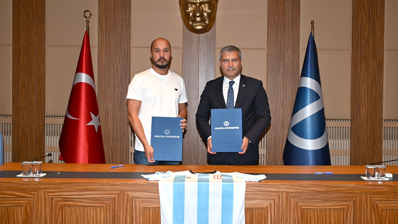 Anadolu Üniversitesi Spor Kulübü Futbol Şubesi Devredildi