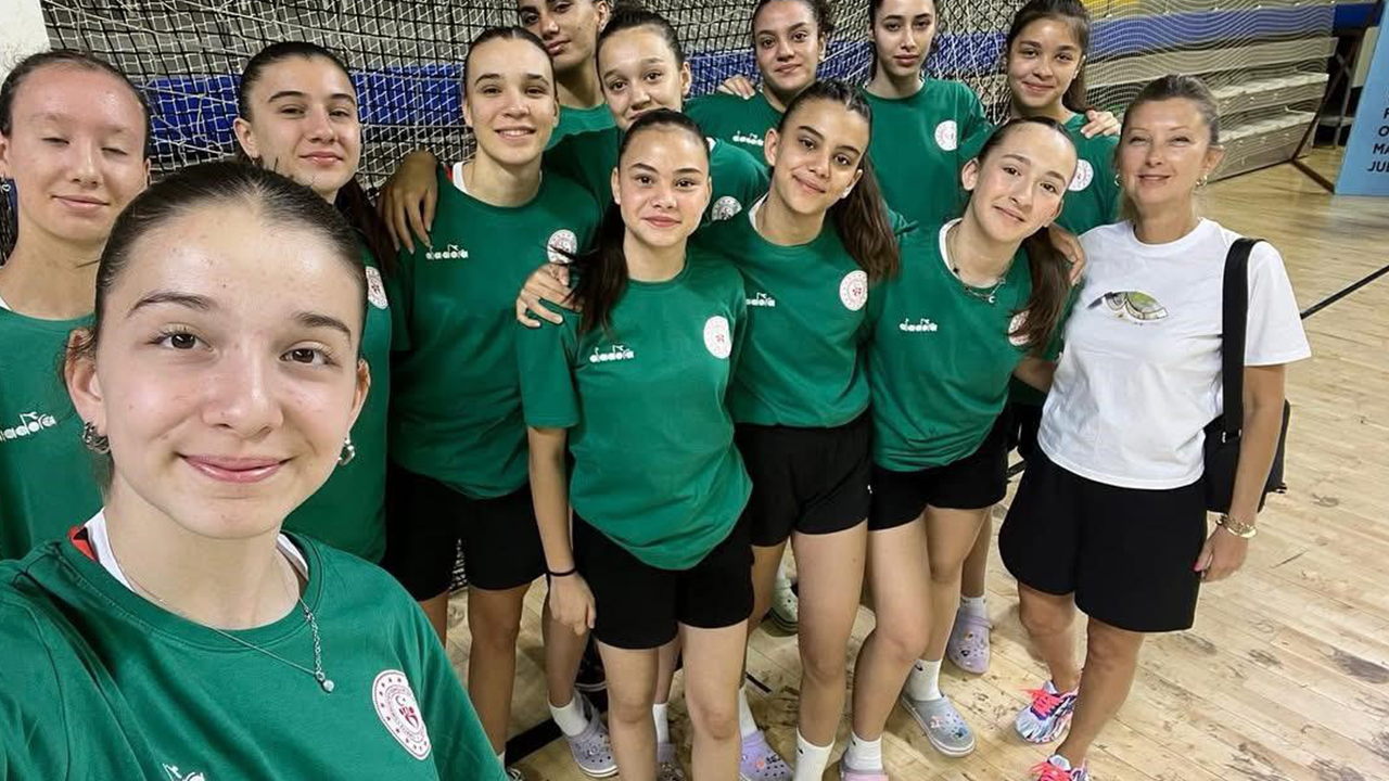 Eskişehir Kız Voleybol Takımı
