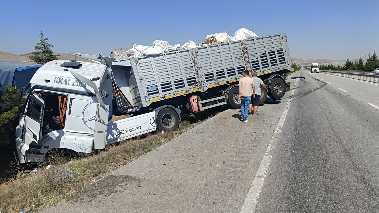 Eskişehir Yolunda Tır Şarampole Savruldu