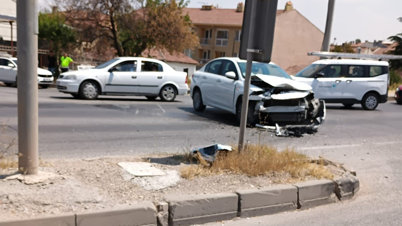 Eskişehirde Kavşakta Kaza