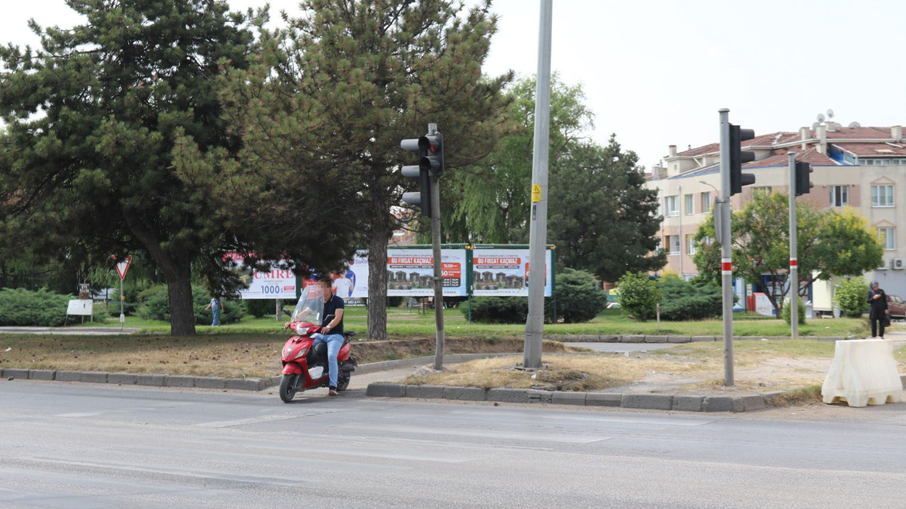 Eskişehirde Kural Ihlali Yapan Motosikletli