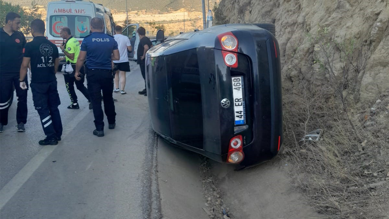 Kazada Yan Yatan Araç