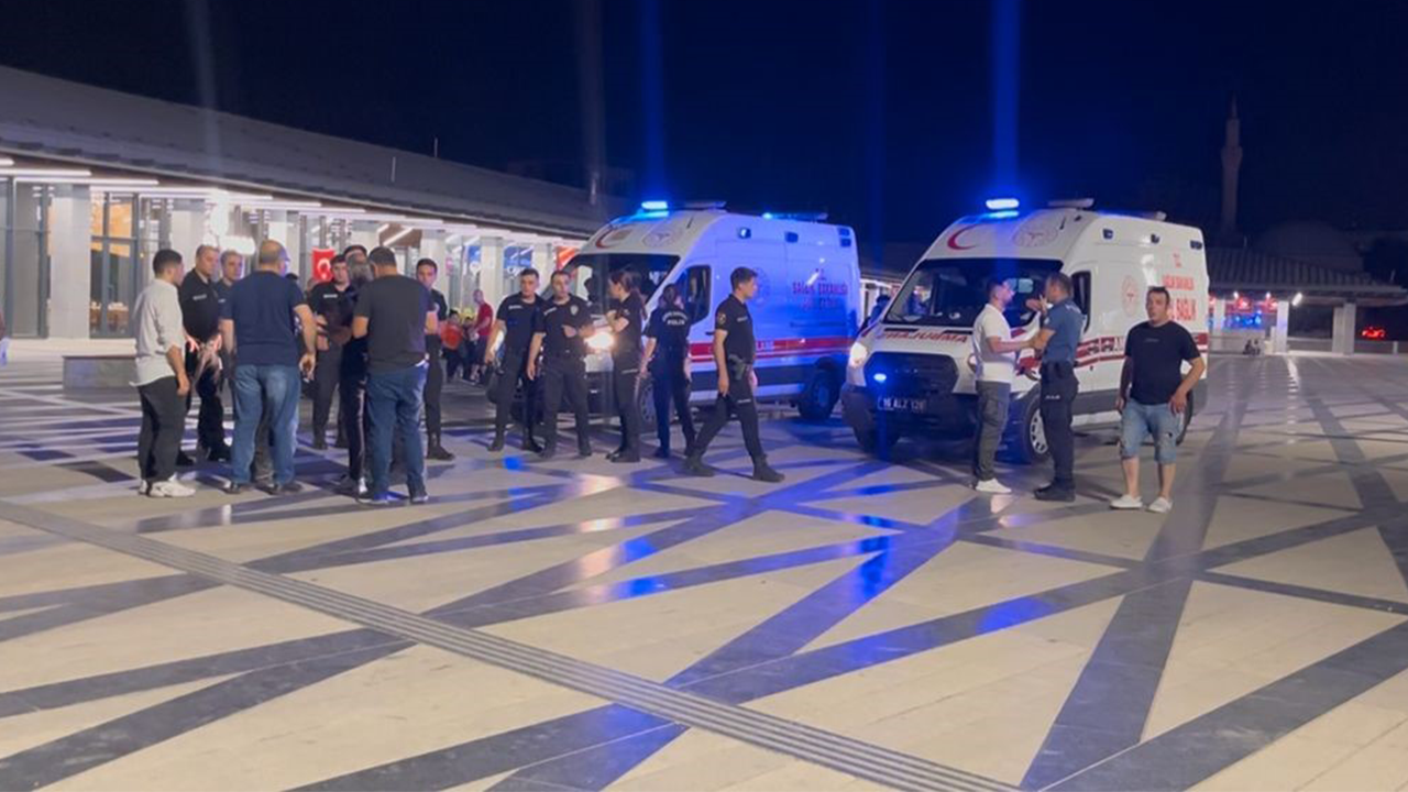 Kent Meydanında Kanlı Saldırı