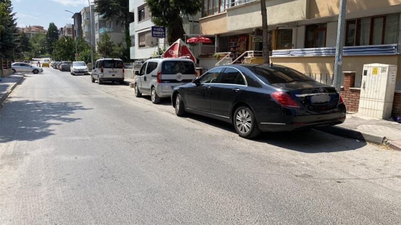 Sokakta Park Edilen Araçlar