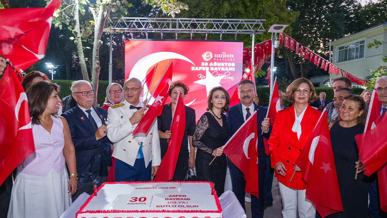 30 Ağustos Pasta Kesim Töreni