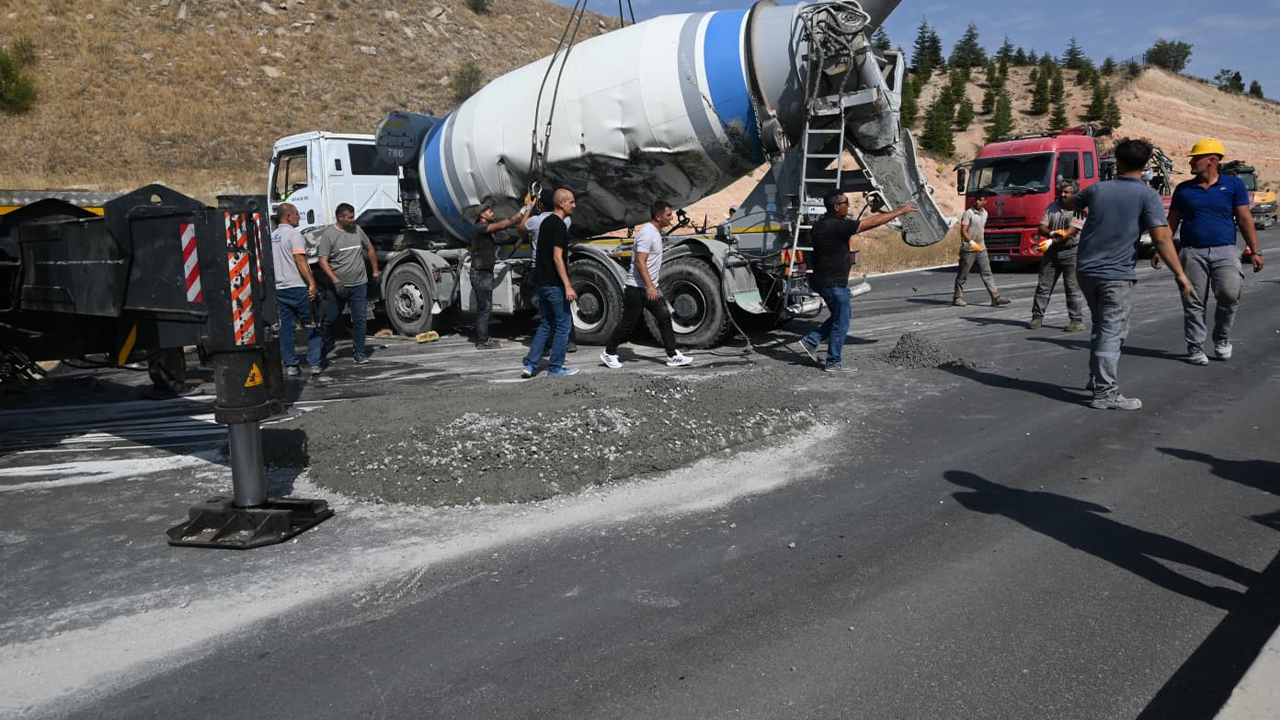 Beton Mikserinden Yola Saçılan Malzemeler