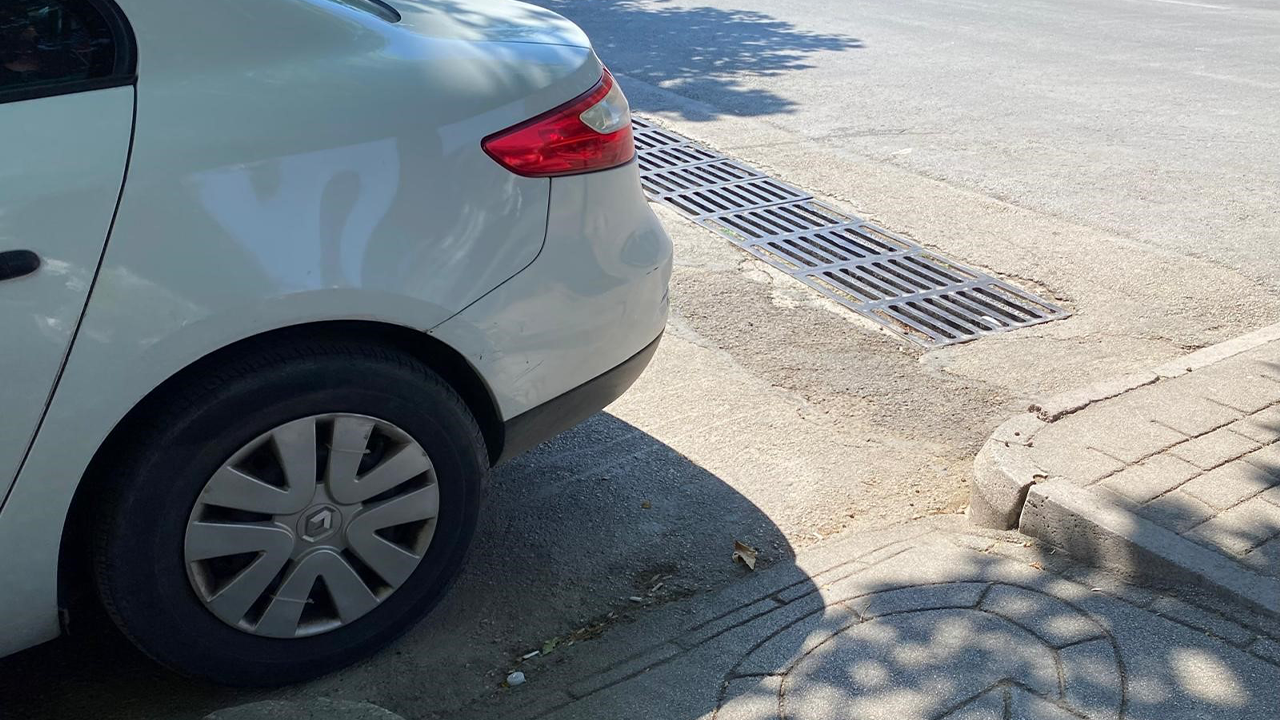 Engelli Rampasına Park Eden Araç