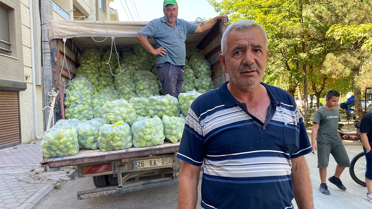 Eskişehir Çiftçisinden Bedava Biber Dağıtarak Protesto Etti