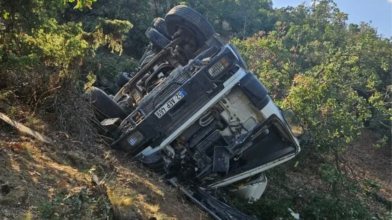 Eskişehirde Beton Mikseri Şarampole Uçtu