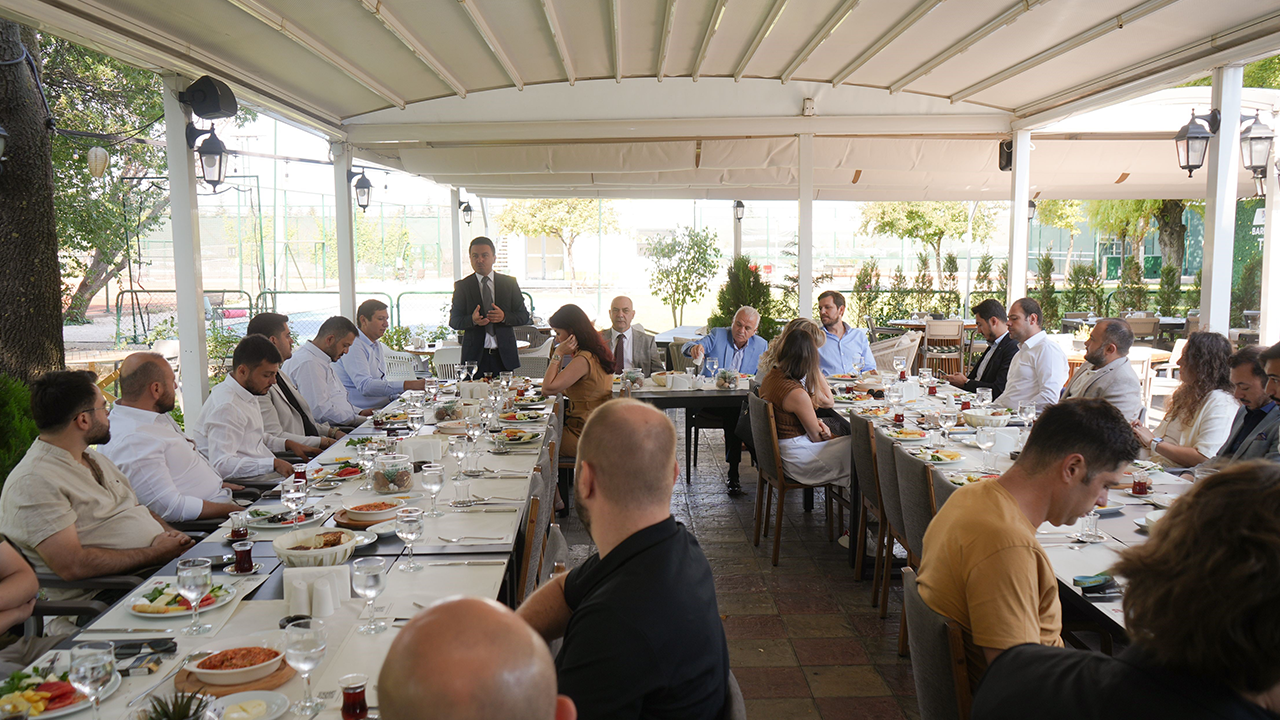 Eskişehir'de Genç Girişimcilerle Toplantı