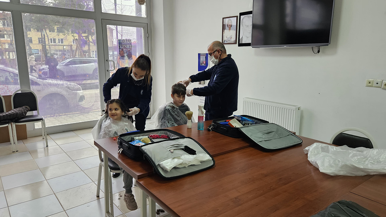 Eskişehir'de Öğrencilere Ücretsiz Saç Kesimi