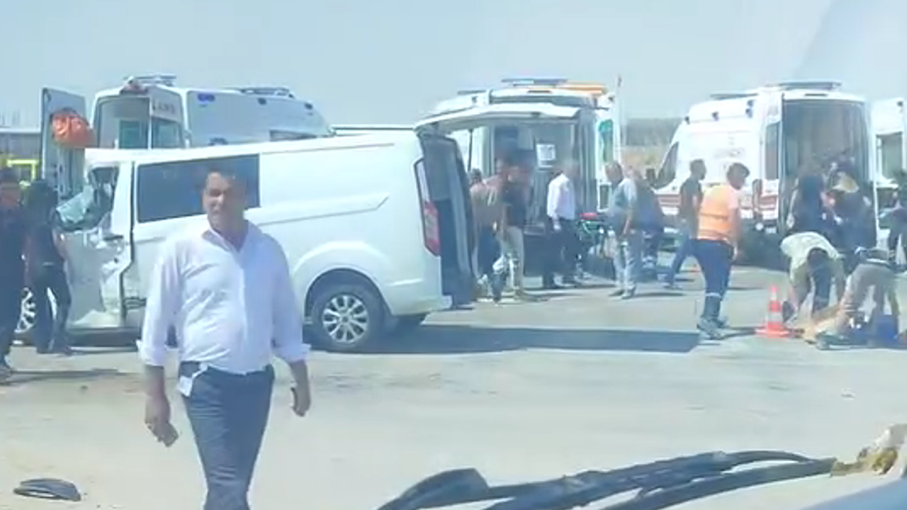 Eskişehir'de Tırla Mibibüs Çarpıştı