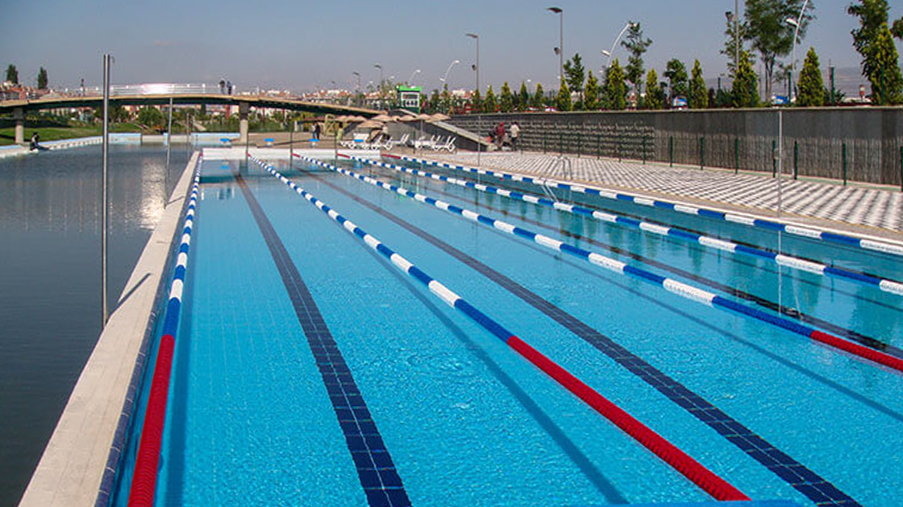Kent Park Olimpik Havuzu Ve Çocuk Havuzu Mikroptan Kapandı