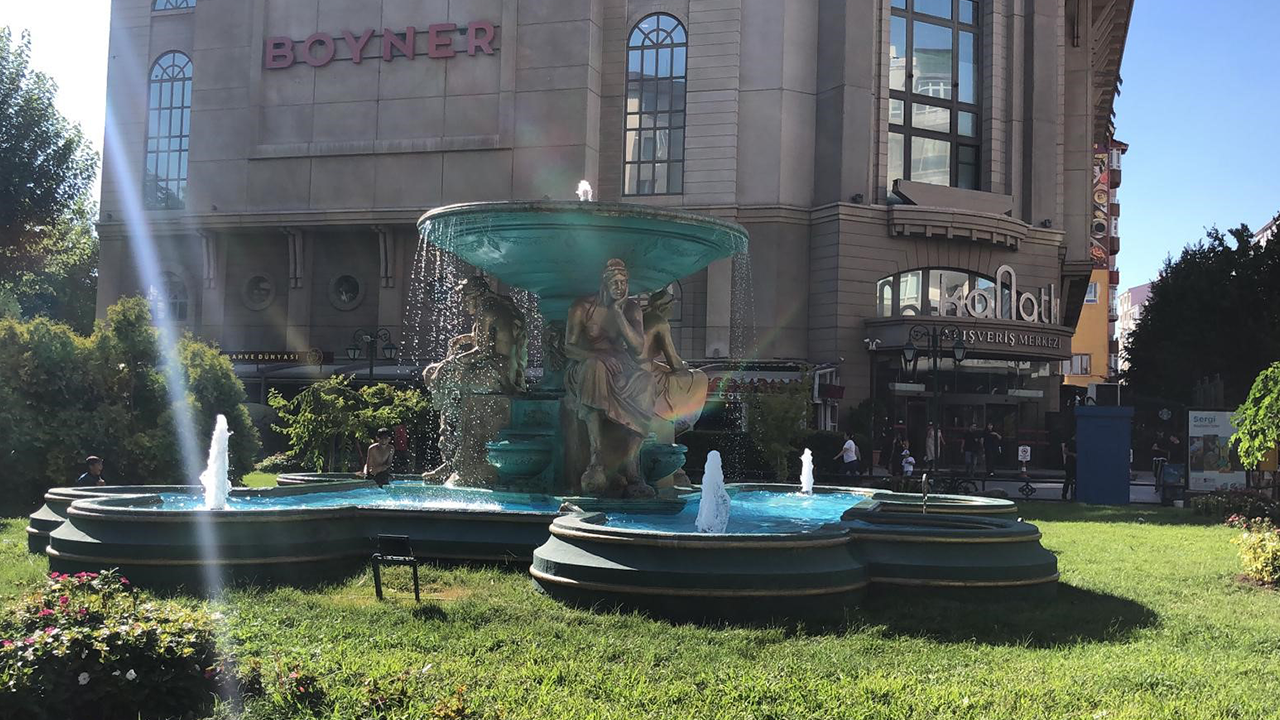 Süs Havuzunda Çocukların Endişelendiren Oyunu