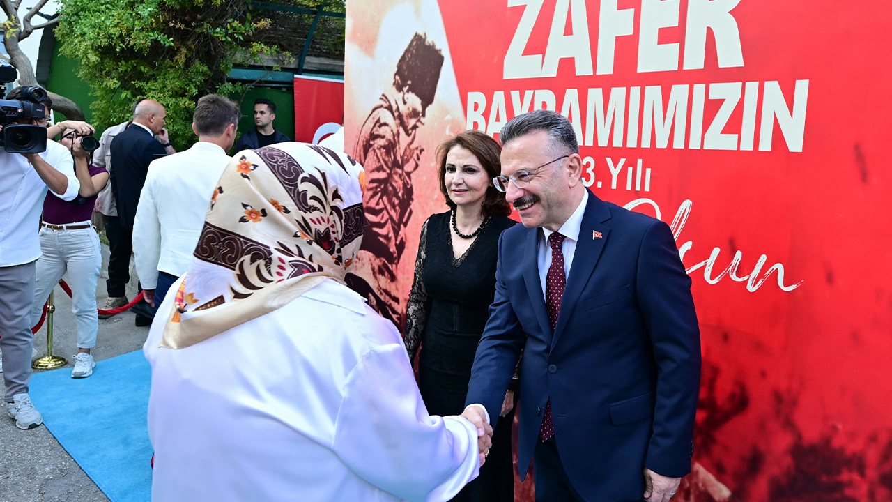 Vali Hüseyin Aksoy Ve Eşi Hülya Aksoy Davetlileri Karşıladı