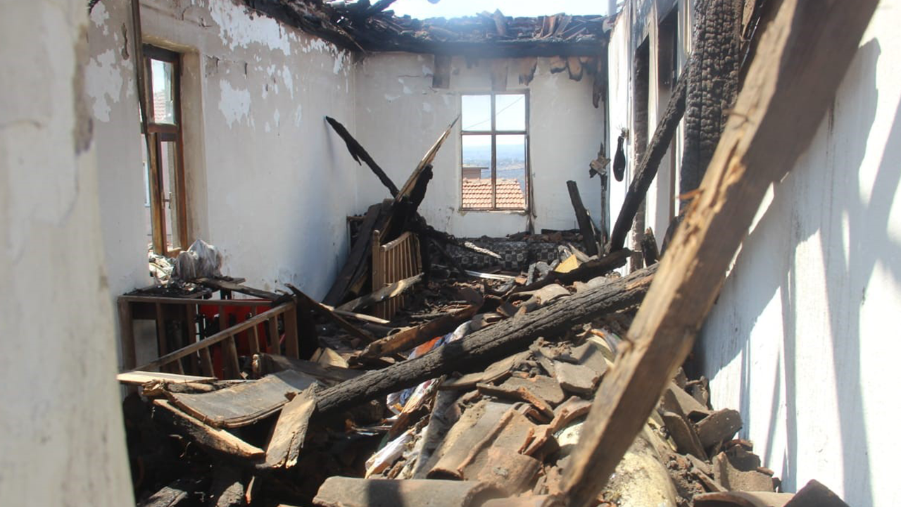 Yanan Evde Yanmayan Kuranı Kerimler