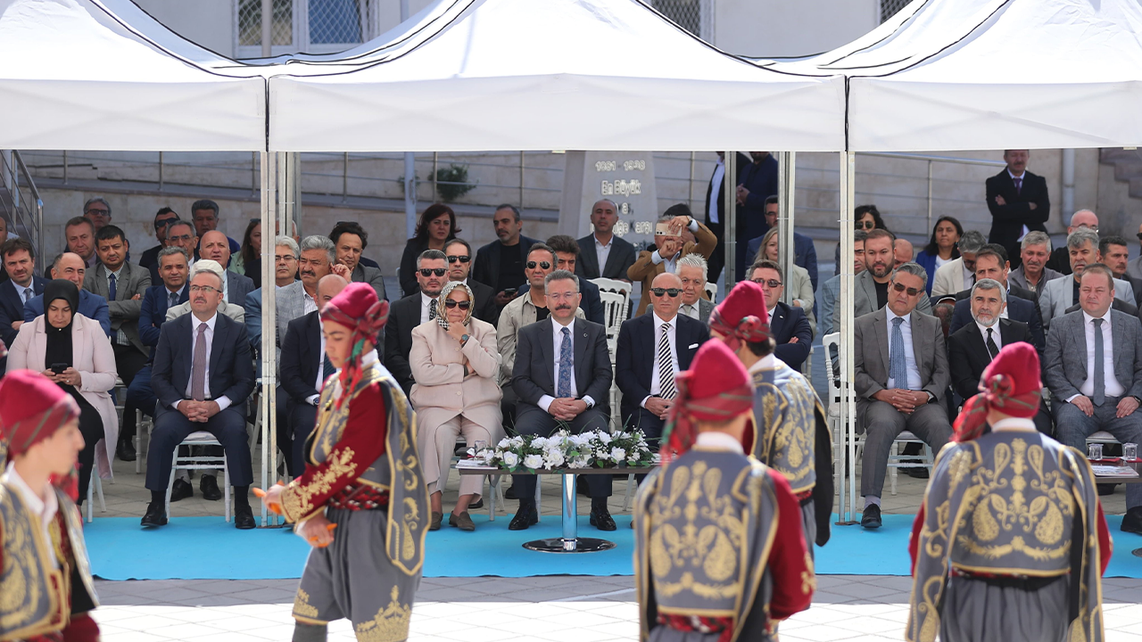 Açılış Töreninde Öğrenciler Çeşitli Gösteriler Düzenledi